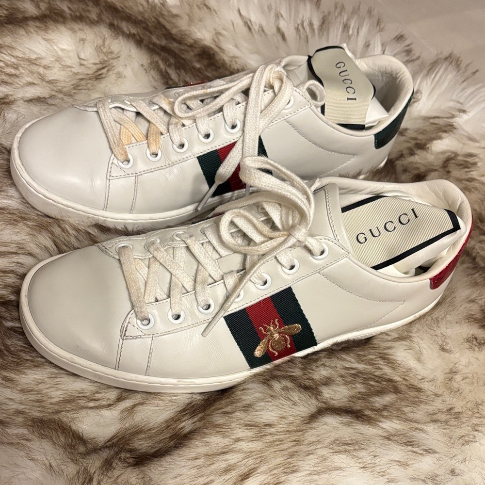 Gucci White Leather Sneakers with Red and Green Accents